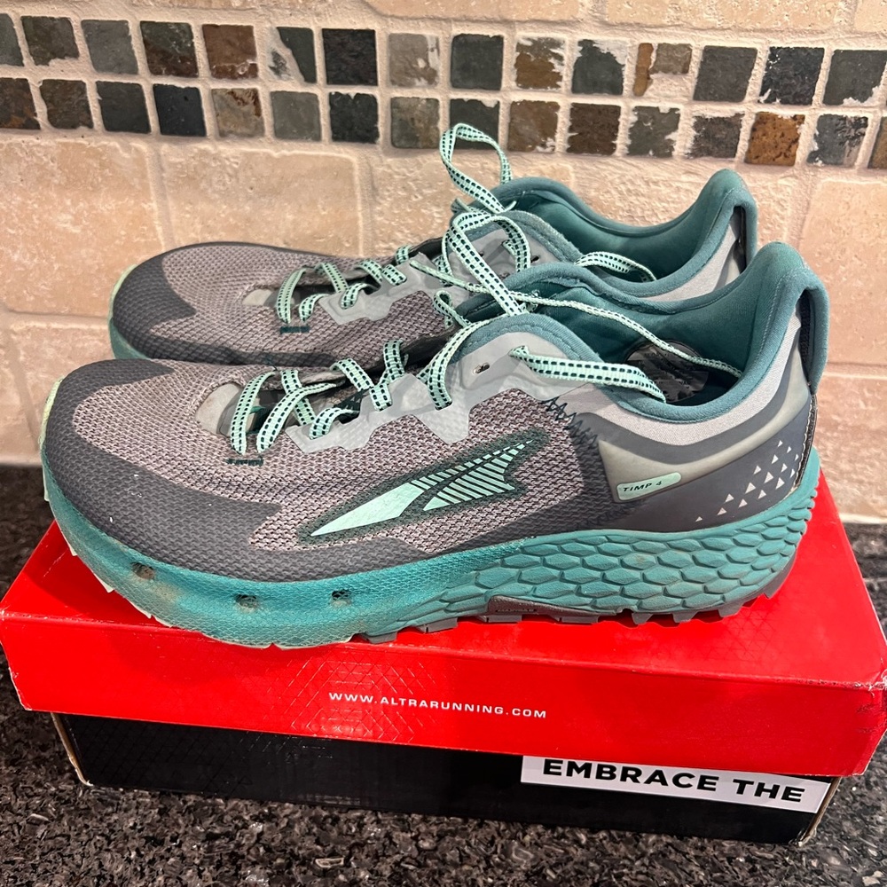 Altra Women's Gray and Teal Athletic Shoes